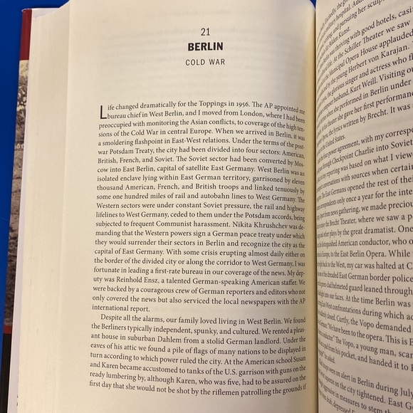 On the Front Lines of the Cold War (hardcover) by Seymour Topping - Picture 9 of 14